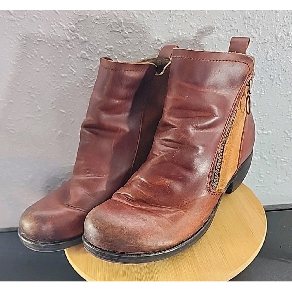 Fly London Meli leather ankle boots in a brown or diesel green color. 39, Zipper